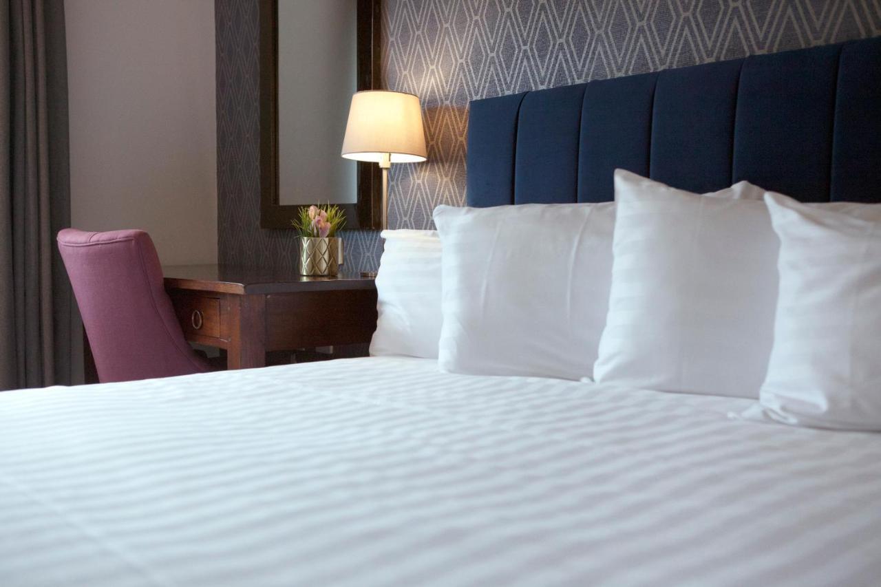 Asperion Hillside Hotel Guildford Extérieur photo